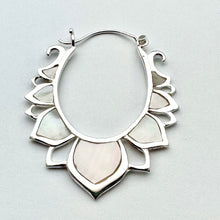 Load image into Gallery viewer, Maori Drops - M/Silver w/Mother of Pearl