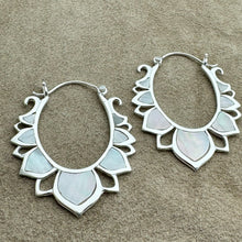 Load image into Gallery viewer, Maori Drops - M/Silver w/Mother of Pearl