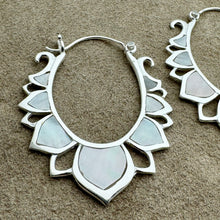 Load image into Gallery viewer, Maori Drops - M/Silver w/Mother of Pearl