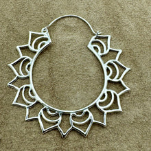 Load image into Gallery viewer, Sunburst Hoops - L/Silver