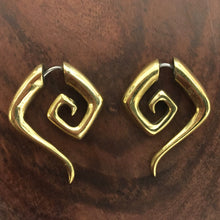Load image into Gallery viewer, Nexus Curls - S/Brass